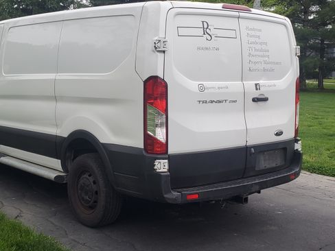 Used 2019 Ford Transit 250 130 Low Roof w/ Exterior Upgrade Package RWD image 8