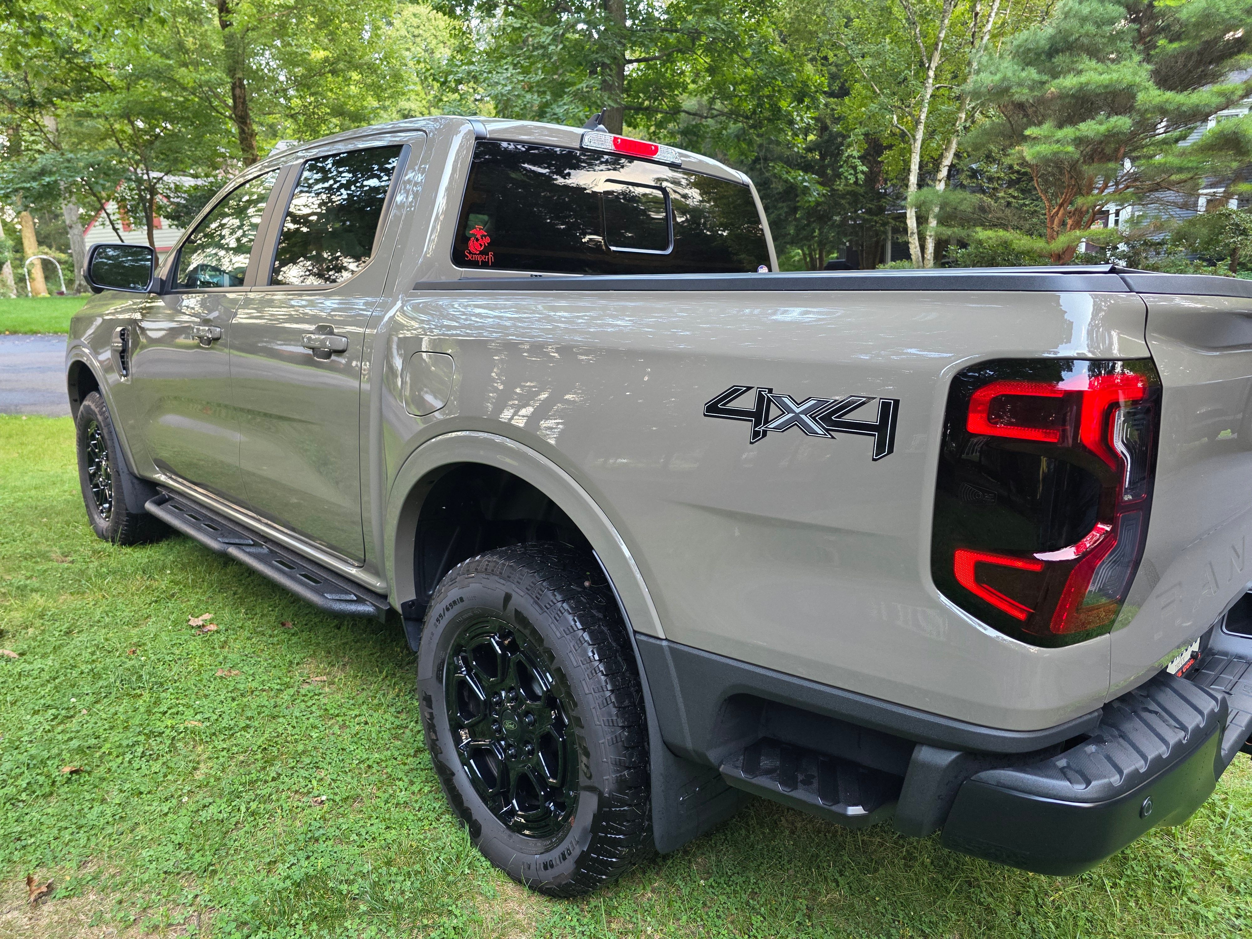 Used 2025 Ford Ranger Lariat w/ Black Appearance Package AWD/4WD image 4