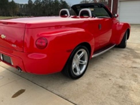 Used 2004 Chevrolet SSR w/ Preferred Equipment Group image 12