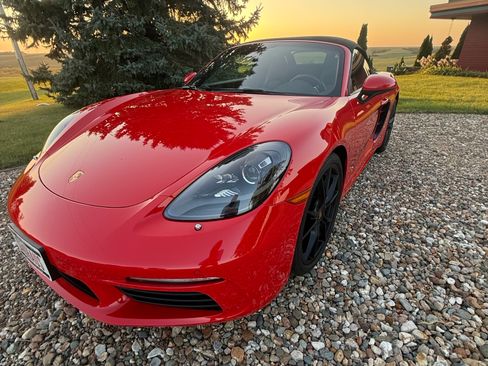 Used 2019 Porsche 718 Boxster RWD image 1