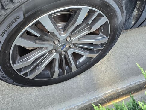 Used 2017 Ford Explorer Platinum image 12