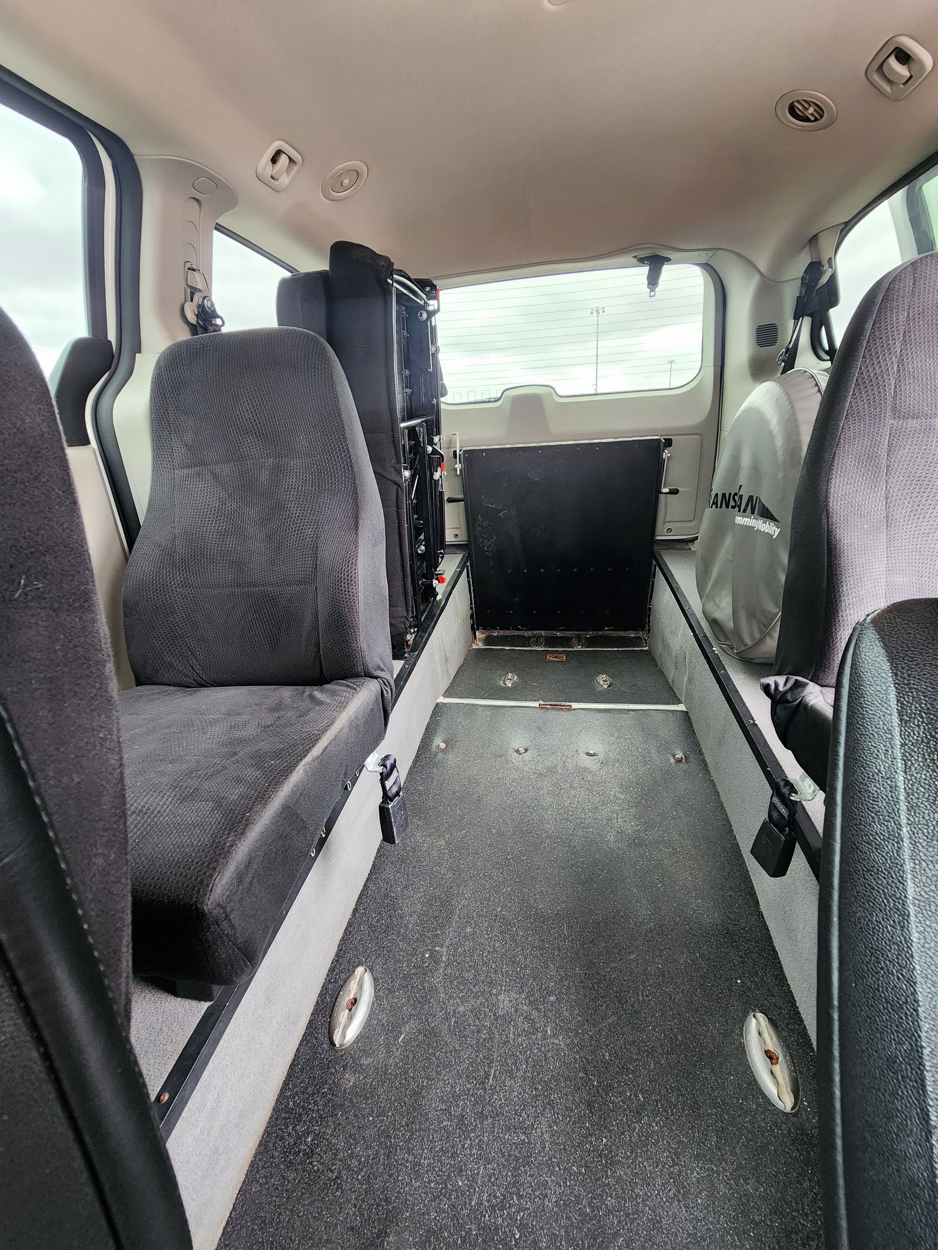 Used 2011 Dodge Grand Caravan Express FWD image 2