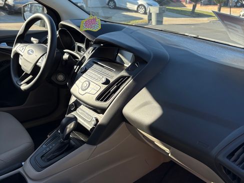 Used 2017 Ford Focus SE image 10