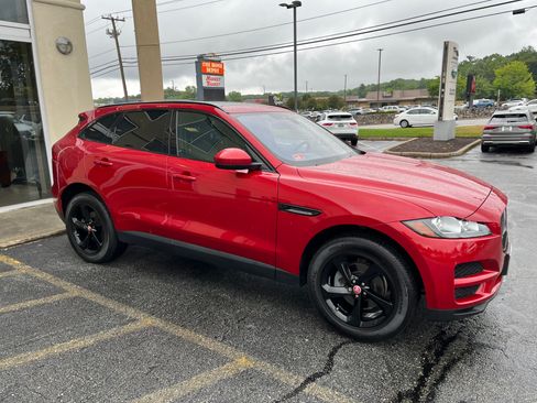 Used 2019 Jaguar F-PACE Premium image 5