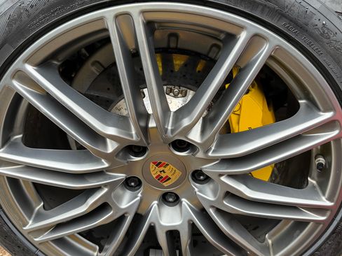 Used 2017 Porsche Cayenne Turbo S image 12