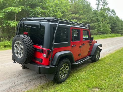 Used 2015 Jeep Wrangler Unlimited Rubicon AWD/4WD image 21