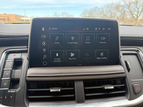 Used 2022 GMC Yukon SLT w/ SLT Premium Package image 9