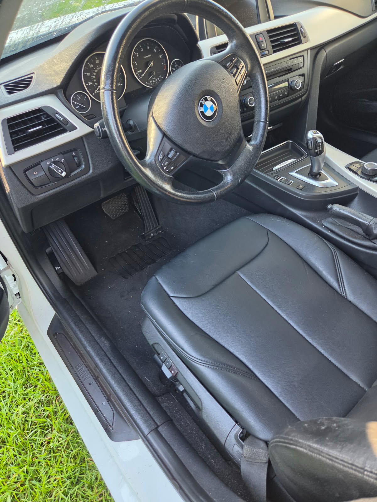 Used 2014 BMW 320i Sedan RWD image 4