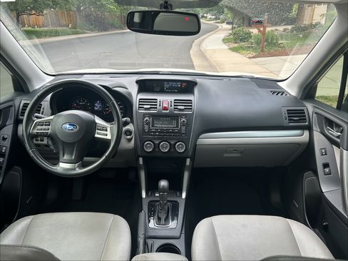 Used 2015 Subaru Forester 2.5i Touring AWD/4WD image 4