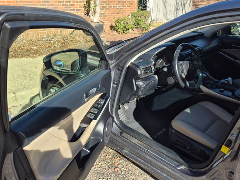 Used 2019 Lexus IS 300 image 5