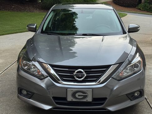 Used 2016 Nissan Altima 2.5 SL w/ 2.5 Technology w/LED Package FWD image 9