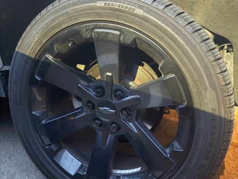 Used 2019 Chevrolet Suburban LT image 9