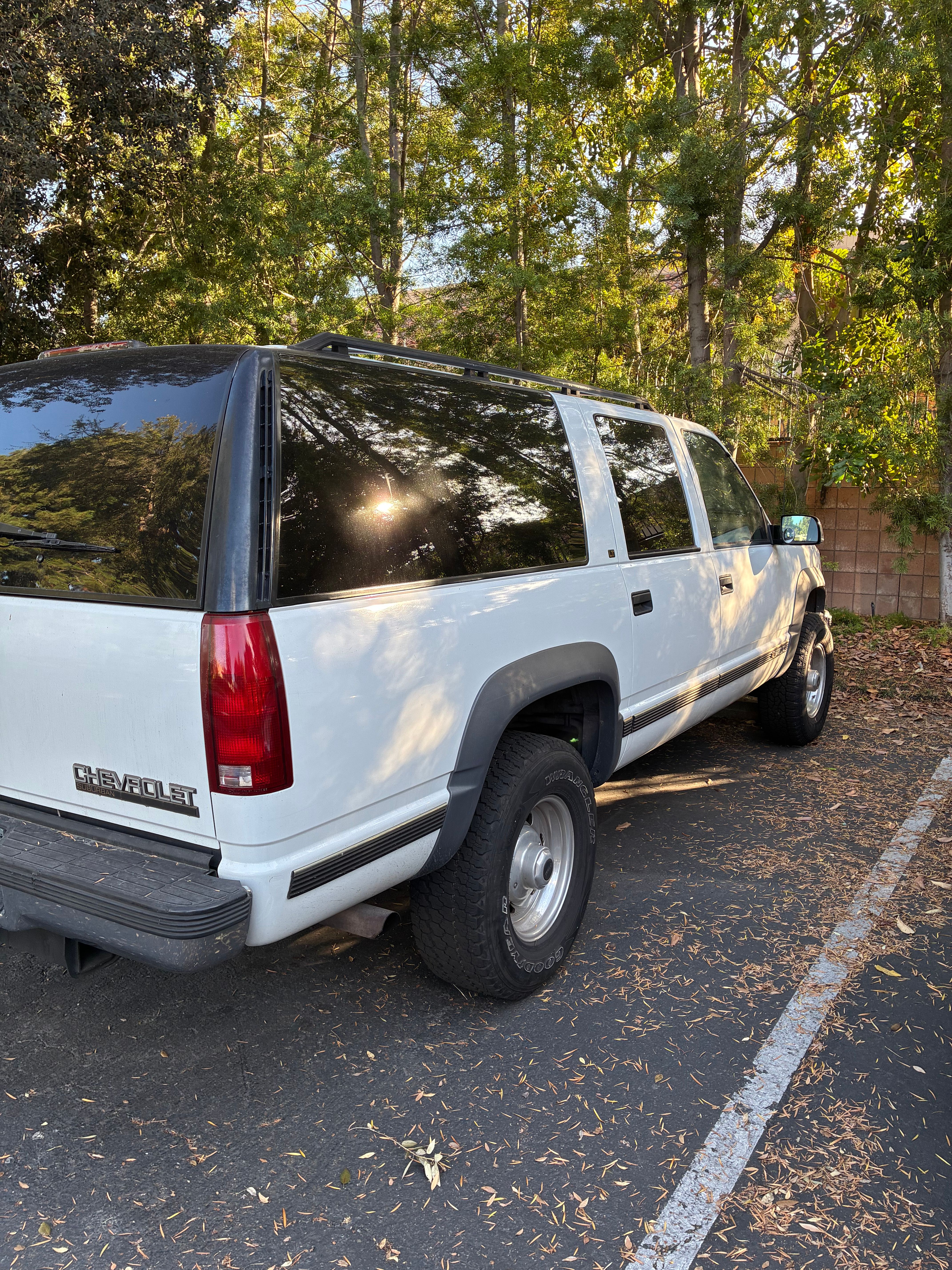 Used 1995 Chevrolet Suburban 2500 AWD/4WD image 2
