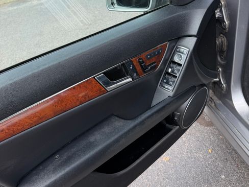 Used 2011 Mercedes-Benz C 300 4MATIC Sedan image 11