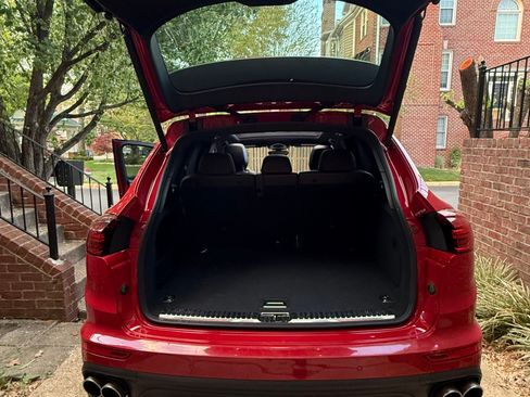 Used 2015 Porsche Cayenne S image 11