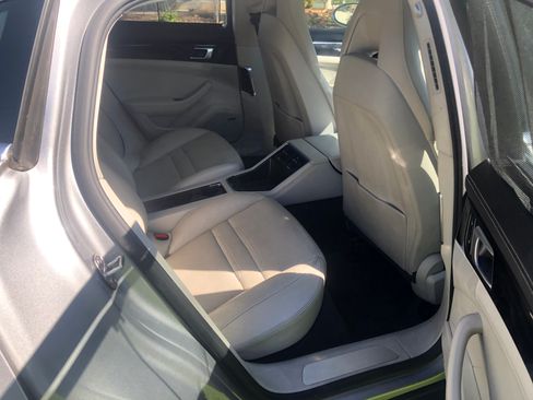 Used 2018 Porsche Panamera 4S image 8