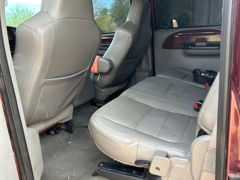 Used 2005 Ford F250 Lariat image 6
