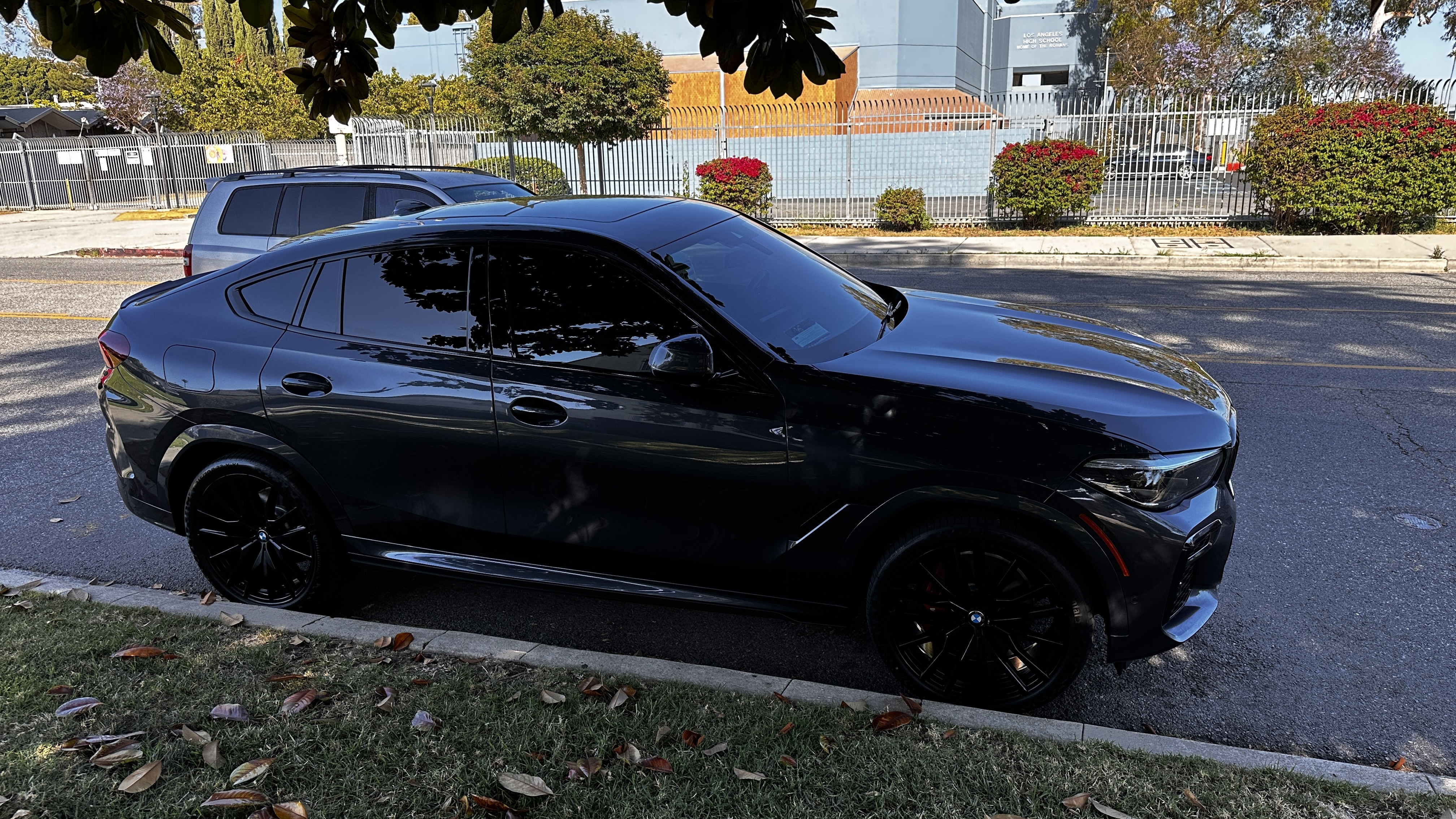 Used 2022 BMW X6 xDrive40i w/ M Sport Package AWD/4WD image 9