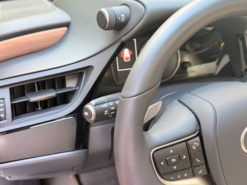 Used 2025 Lexus ES 300h w/ Premium Package image 11