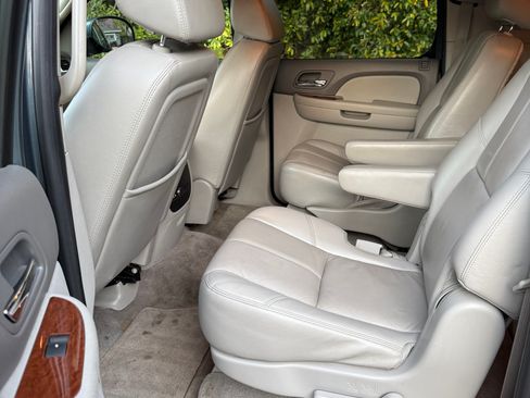 Used 2008 GMC Yukon XL SLT image 10