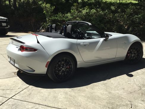 Used 2017 MAZDA MX-5 Miata Club w/ Brembo/BBS Package RWD image 5