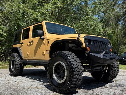 Used 2013 Jeep Wrangler Unlimited Sport image 4