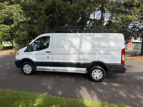 Used 2019 Ford Transit 250 130 Low Roof w/ Exterior Upgrade Package RWD image 9