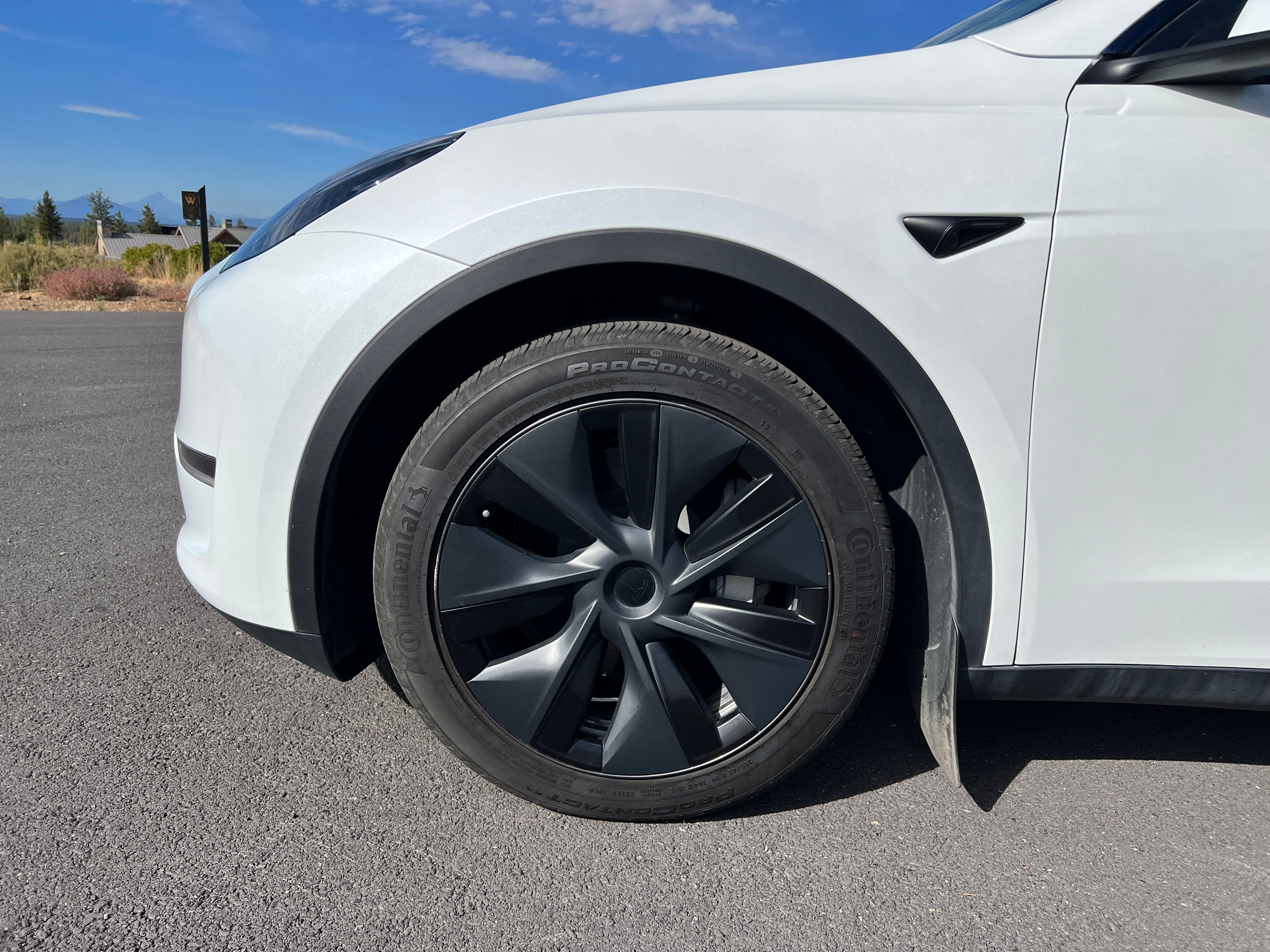 Used 2024 Tesla Model Y Long Range AWD/4WD image 12
