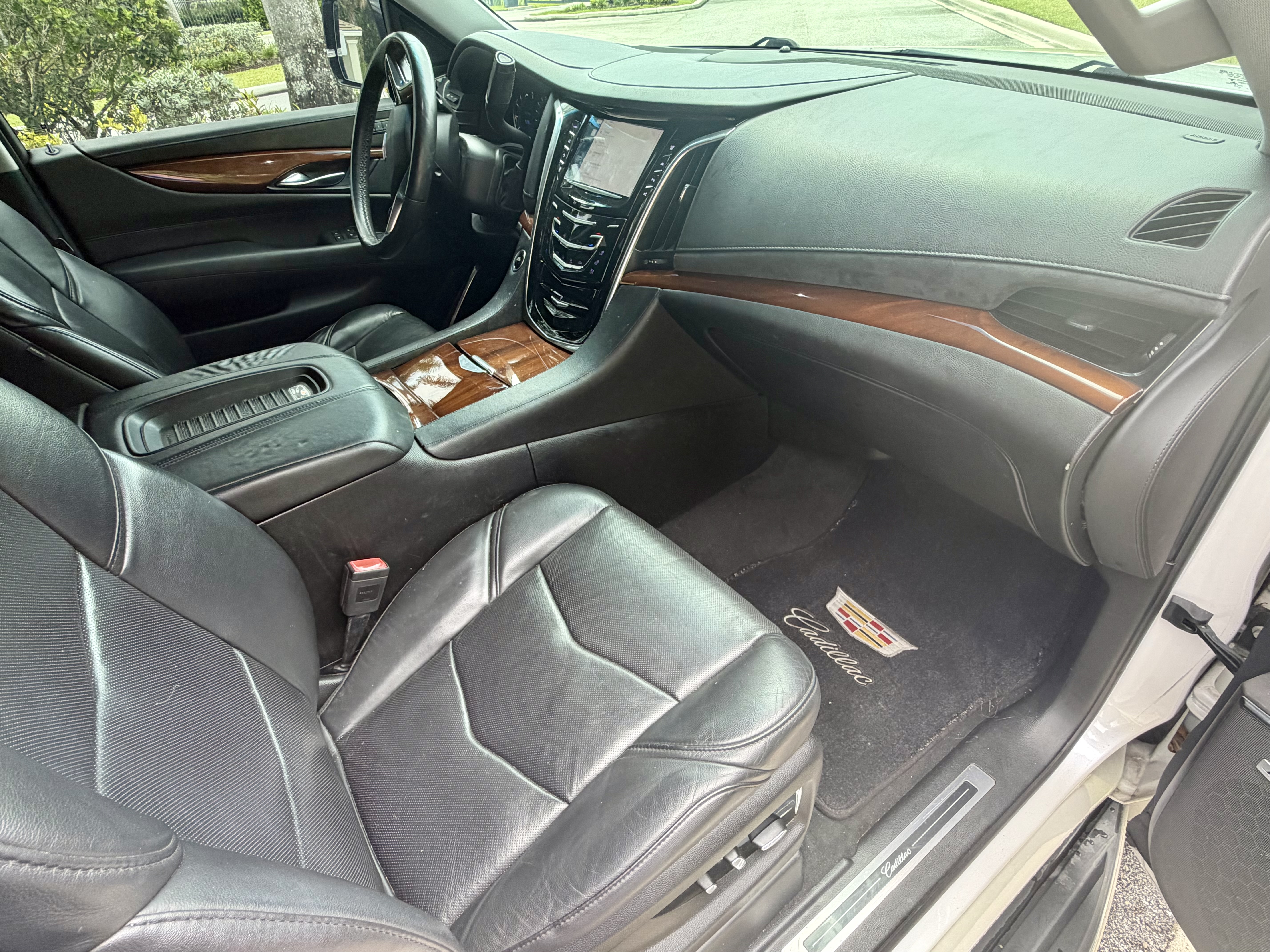 Used 2018 Cadillac Escalade ESV Luxury RWD image 15