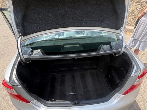 Used 2014 Toyota Camry XLE w/ Leather Package FWD image 10