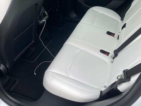 Used 2021 Tesla Model Y Long Range image 9