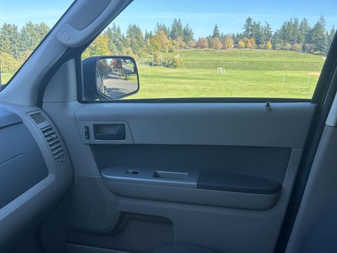 Used 2010 Ford Escape 4WD Hybrid image 13