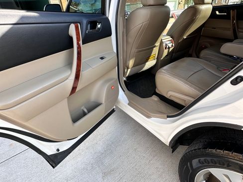 Used 2012 Toyota Highlander Limited image 23