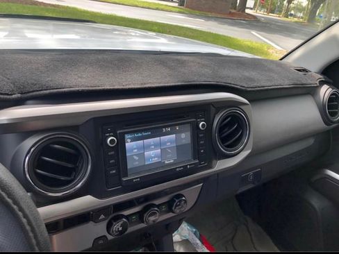 Used 2017 Toyota Tacoma SR5 image 12