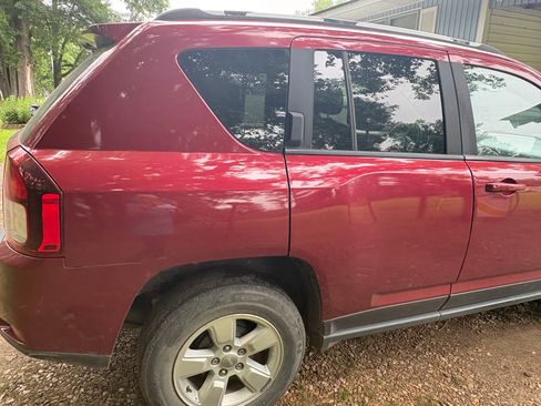 Used 2016 Jeep Compass Latitude FWD image 5