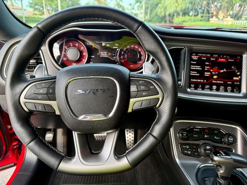 Used 2015 Dodge Challenger SRT Hellcat RWD image 20