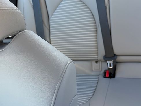 Used 2019 Toyota Camry SE image 10