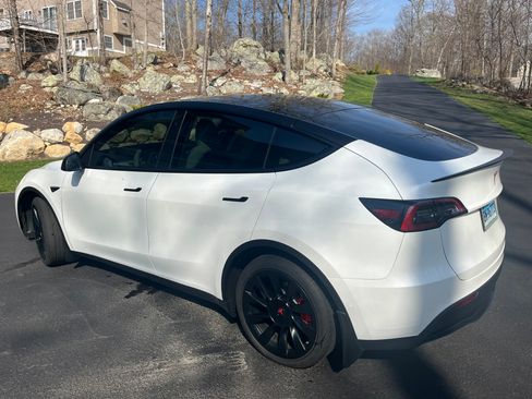 Used 2022 Tesla Model Y Long Range image 4