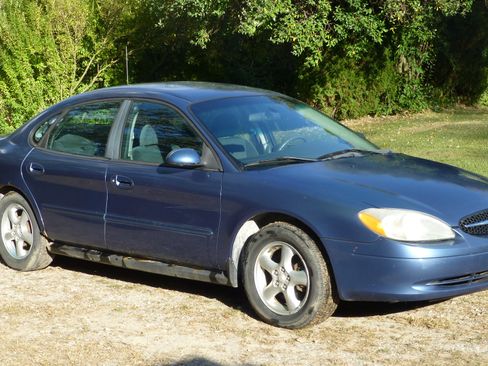 Used 2002 Ford Taurus SE FWD image 2