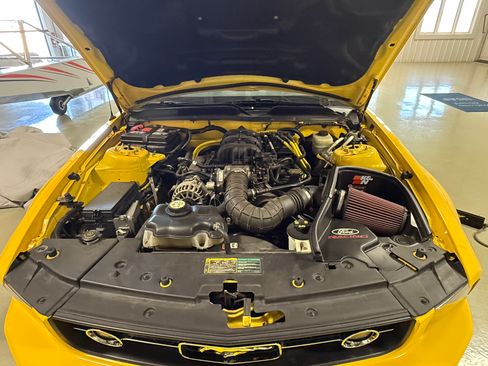 Used 2006 Ford Mustang Premium image 12