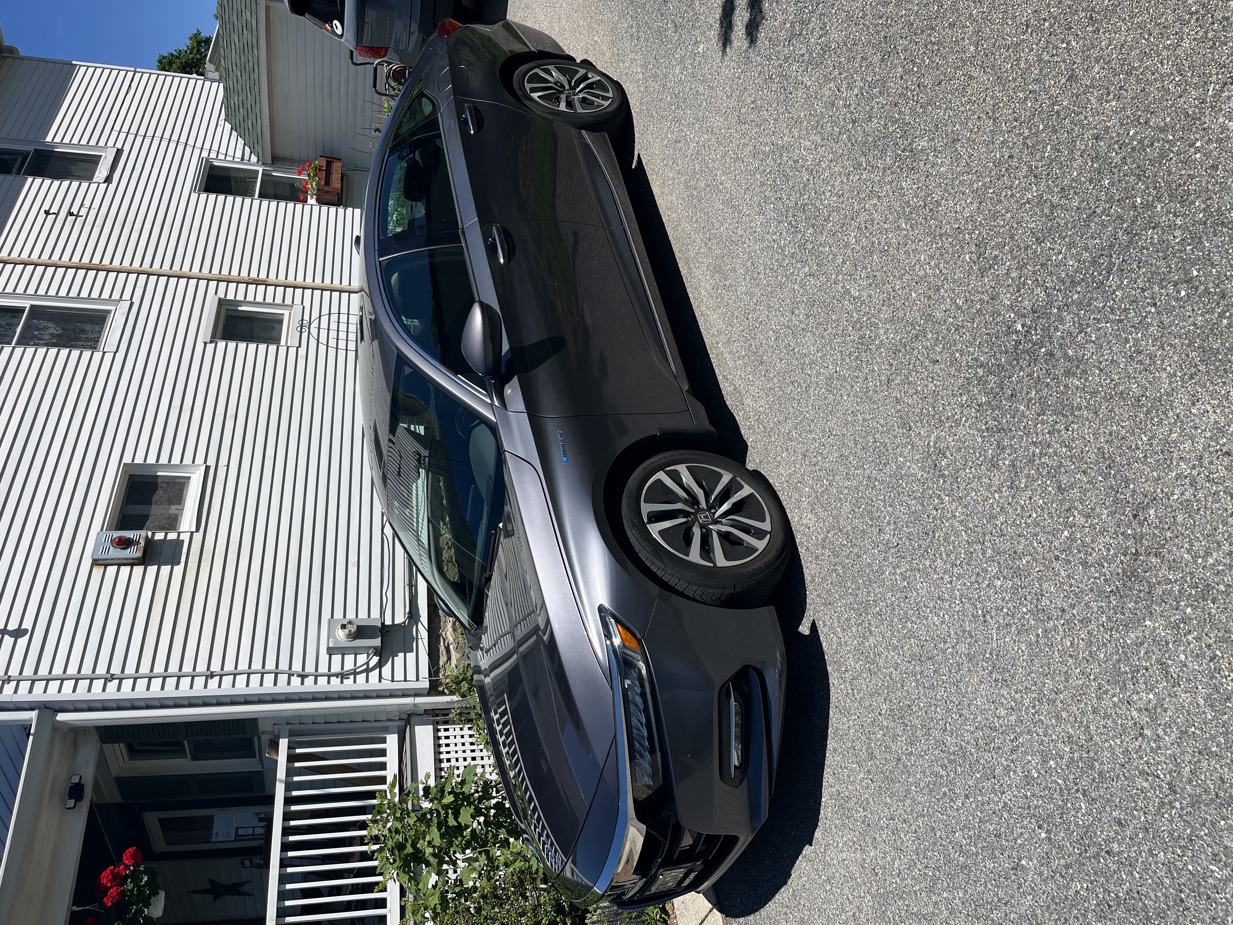 Used 2020 Honda Accord Touring image 1