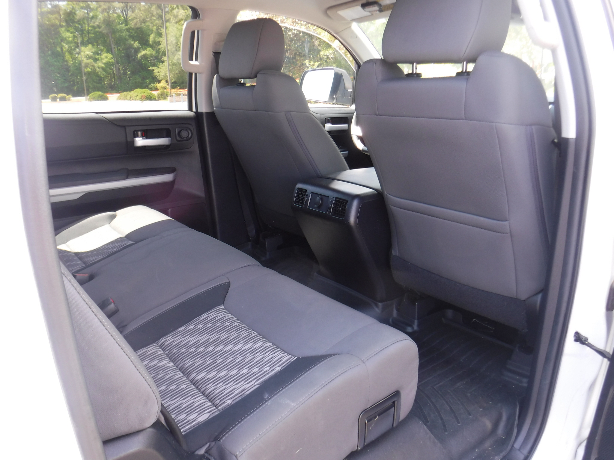 Used 2021 Toyota Tundra SR5 w/ SR5 Upgrade Package AWD/4WD image 11