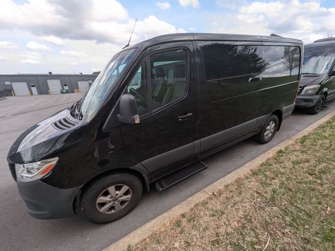 Used 2023 Mercedes-Benz Sprinter 2500 image 2