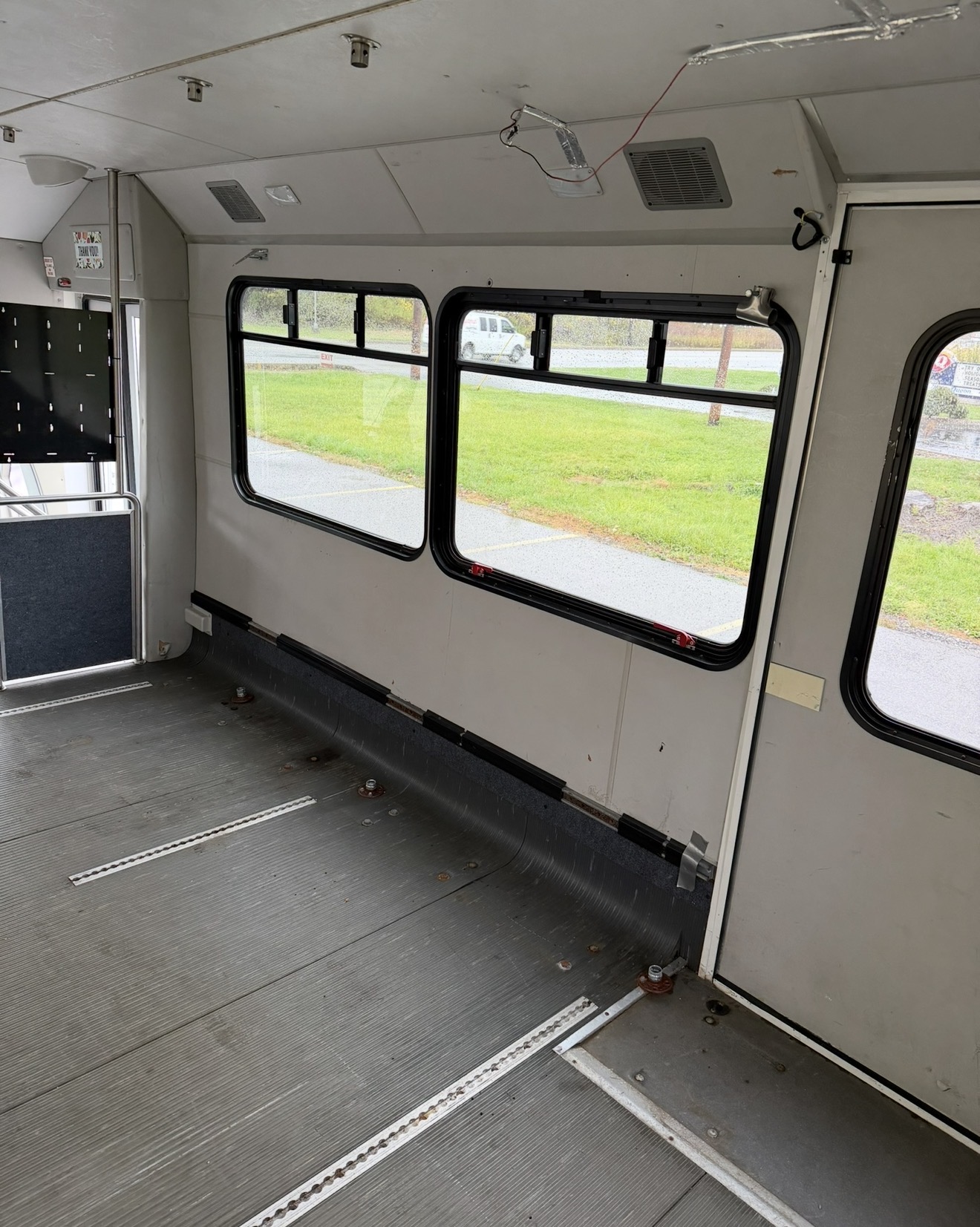 Used 2016 Ford E-450 and Econoline 450 Super Duty w/ Shuttle Bus Prep Package RWD image 4