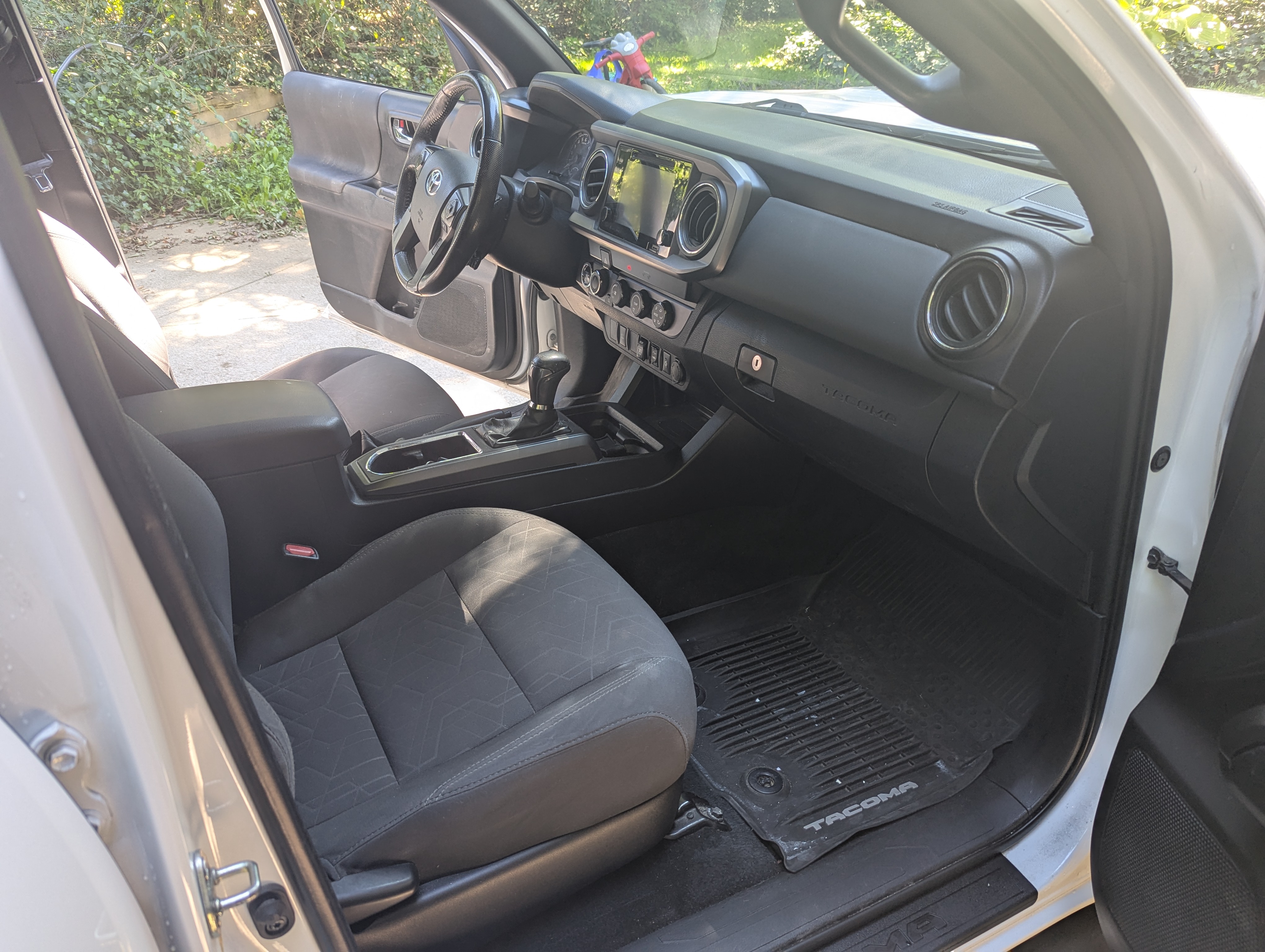Used 2019 Toyota Tacoma TRD Sport AWD/4WD image 9
