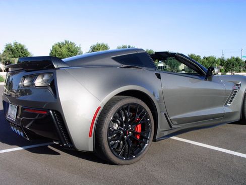 Used 2016 Chevrolet Corvette Z06 w/ 3LZ Preferred Equipment Group image 9