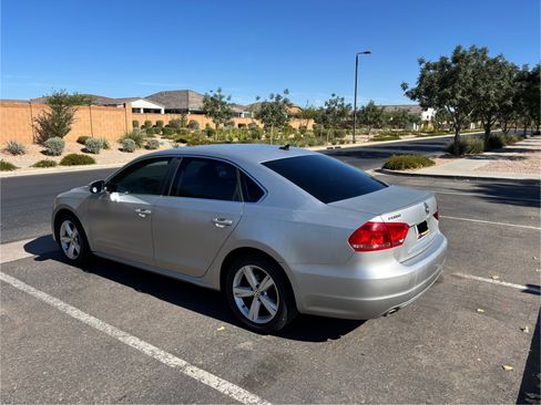 Used 2013 Volkswagen Passat TDI SE image 6