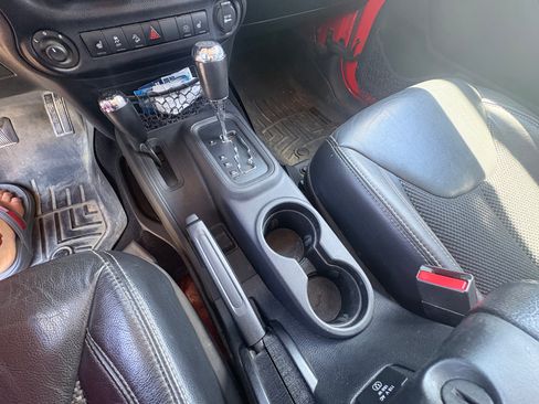 Used 2015 Jeep Wrangler Unlimited Sahara AWD/4WD image 12