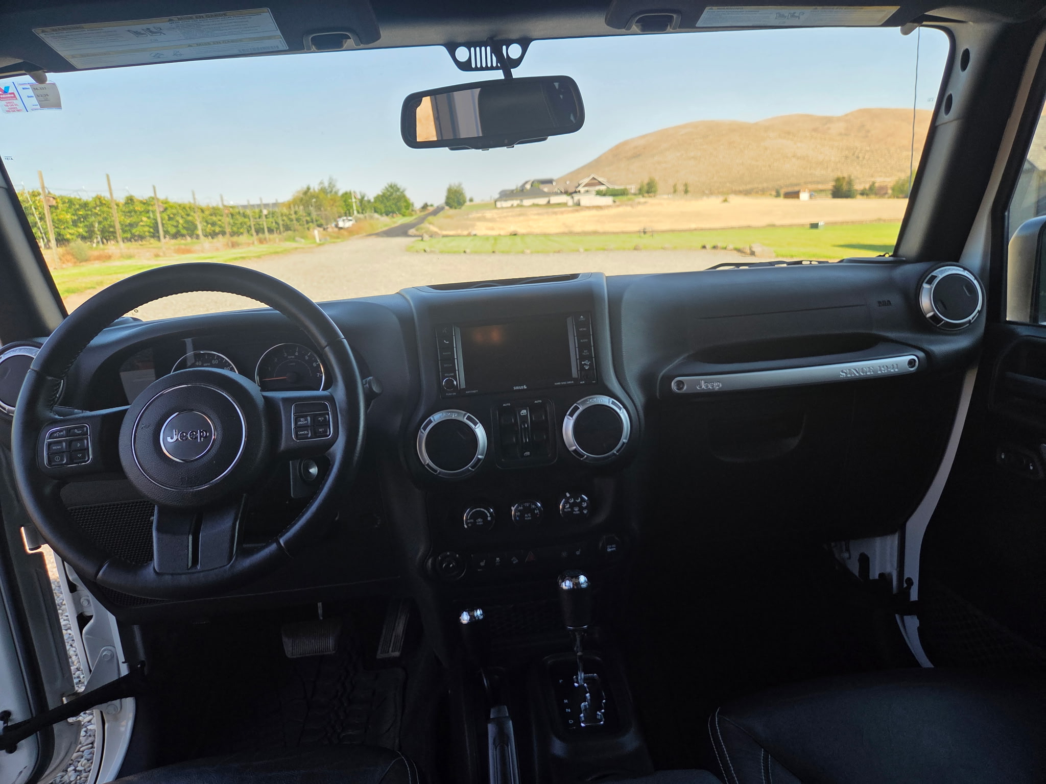 Used 2015 Jeep Wrangler Unlimited Sahara w/ Connectivity Group AWD/4WD image 14