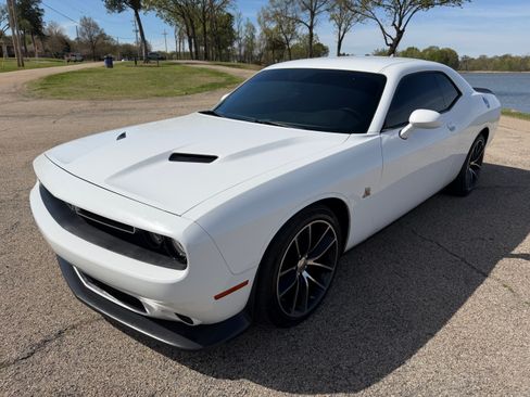 Used 2016 Dodge Challenger R/T Scat Pack image 9